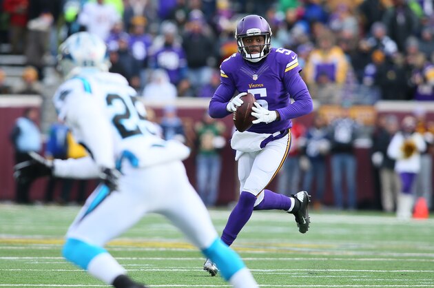 MINNEAPOLIS, MN - NOVEMBER 30: Teddy Bridgewater #5 of the Minnesota Vikings looks to make a pass in the second quarter against the Carolina Panthers on November 30, 2014 at TCF Bank Stadium in Minneapolis, Minnesota. (Photo by Adam Bettcher/Getty Images)