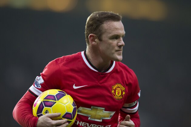 Manchester United's Wayne Rooney prepares to take a corner during the English Premier League soccer match between Manchester United and Hull City at Old Trafford Stadium, Manchester, England, Saturday Nov. 29, 2014. (AP Photo/Jon Super)