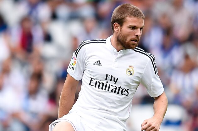 LA CORUNA, SPAIN - SEPTEMBER 20:  Asier Illarramendi of Real Madrid CF runs with the ball during the La Liga match between RC Deportivo La Coruna and Real Madrid CF at Riazor Stadium on September 20, 2014 in La Coruna, Spain.  (Photo by David Ramos/Getty Images)