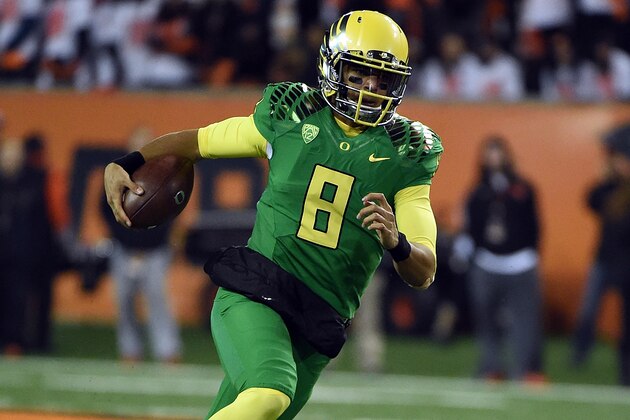 CORVALLIS, OR - NOVEMBER 29:  Quarterback Marcus Mariota #8 of the Oregon Ducks runs with the ball during the third quarter of the game against the Oregon State Beavers at Reser Stadium on November 29, 2014 in Corvallis, Oregon.  (Photo by Steve Dykes/Getty Images)