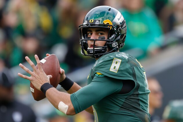 EUGENE, OR - NOVEMBER 22:  Quarterback Marcus Mariota #8 of the Oregon Ducks warms up prior to the game against the Colorado Buffaloes at Autzen Stadium on November 22, 2014 in Eugene, Oregon.  (Photo by Otto Greule Jr/Getty Images)