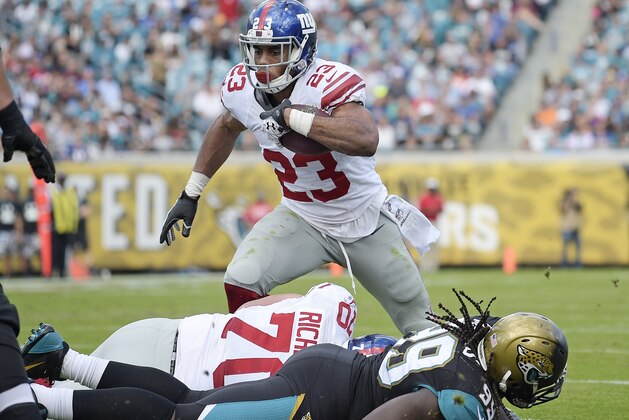 New York Giants running back Rashad Jennings (23) runs for a 2-yard touchdown against the Jacksonville Jaguars during the first half of an NFL football game in Jacksonville, Fla., Sunday, Nov. 30, 2014. (AP Photo/Phelan M. Ebenhack)