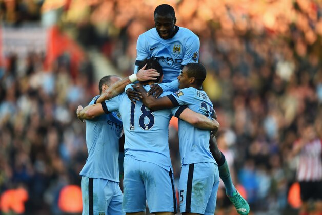 SOUTHAMPTON, ENGLAND - NOVEMBER 30:  Frank Lampard of Manchester City celebrates with Pablo Zabaleta (L), Yaya Toure (top) and Fernandinho (R) as he scores their second goal during the Barclays Premier League match between Southampton and Manchester City at St Mary's Stadium on November 30, 2014 in Southampton, England.  (Photo by Shaun Botterill/Getty Images)