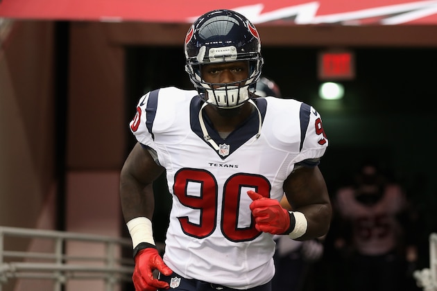 GLENDALE, AZ - AUGUST 09:  Linebacker Jadeveon Clowney #90 of the Houston Texans runs out onto the field before the preseason NFL game against the Arizona Cardinals at the University of Phoenix Stadium on August 9, 2014 in Glendale, Arizona.  (Photo by Christian Petersen/Getty Images)