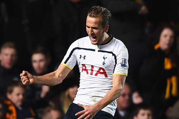 HULL, ENGLAND - NOVEMBER 23:  Harry Kane of Tottenham Hotspur celebrates his goal during the Barclays Premier League match between Hull City and Tottenham Hotspur at KC Stadium on November 23, 2014 in Hull, England.  (Photo by Laurence Griffiths/Getty Images)