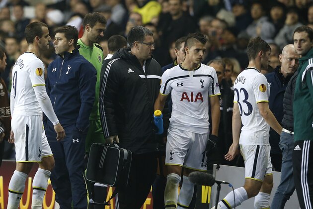 Tottenham's manager Mauricio Pochettino , second left, watches as players leave the pitch after the referee halts the match after three separate pitch invasions during the Europa League group C soccer match between Tottenham Hotspur and Partizan Belgrade at White Hart Lane stadium in London, Thursday, Nov. 27, 2014 .(AP Photo/Alastair Grant)