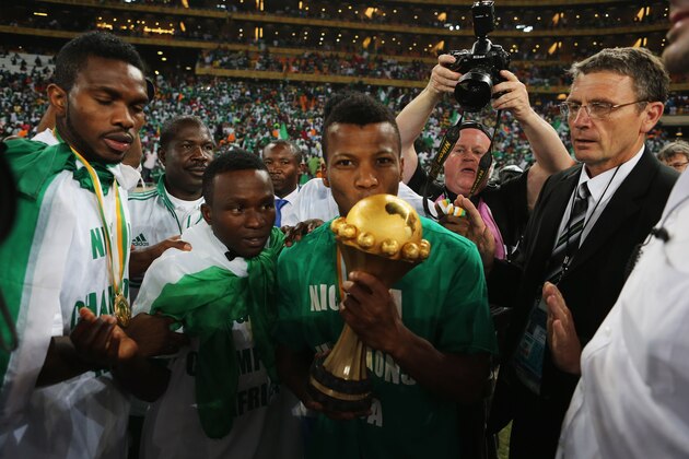 JOHANNESBURG, SOUTH AFRICA - FEBRUARY 10:  Players from Nigeria celebrate with the trophy after winning the 2013 Africa Cup of Nations Final match between Nigeria and Burkina at FNB Stadium on February 10, 2013 in Johannesburg, South Africa.  (Photo by Ian Walton/Getty Images)
