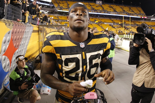 Pittsburgh Steelers running back Le'Veon Bell (26) heads to the locker room after an NFL football game against the Indianapolis Colts in Pittsburgh, Sunday, Oct. 26, 2014. The Steelers won 51-34.(AP Photo/Gene J. Puskar)