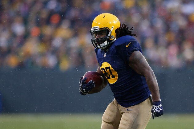 GREEN BAY, WI - NOVEMBER 16:  Eddie Lacy #27 of the Green Bay Packers runs the ball against the Philadelphia Eagles during the first quarter of the game at Lambeau Field on November 16, 2014 in Green Bay, Wisconsin.  (Photo by Ronald Martinez/Getty Images)