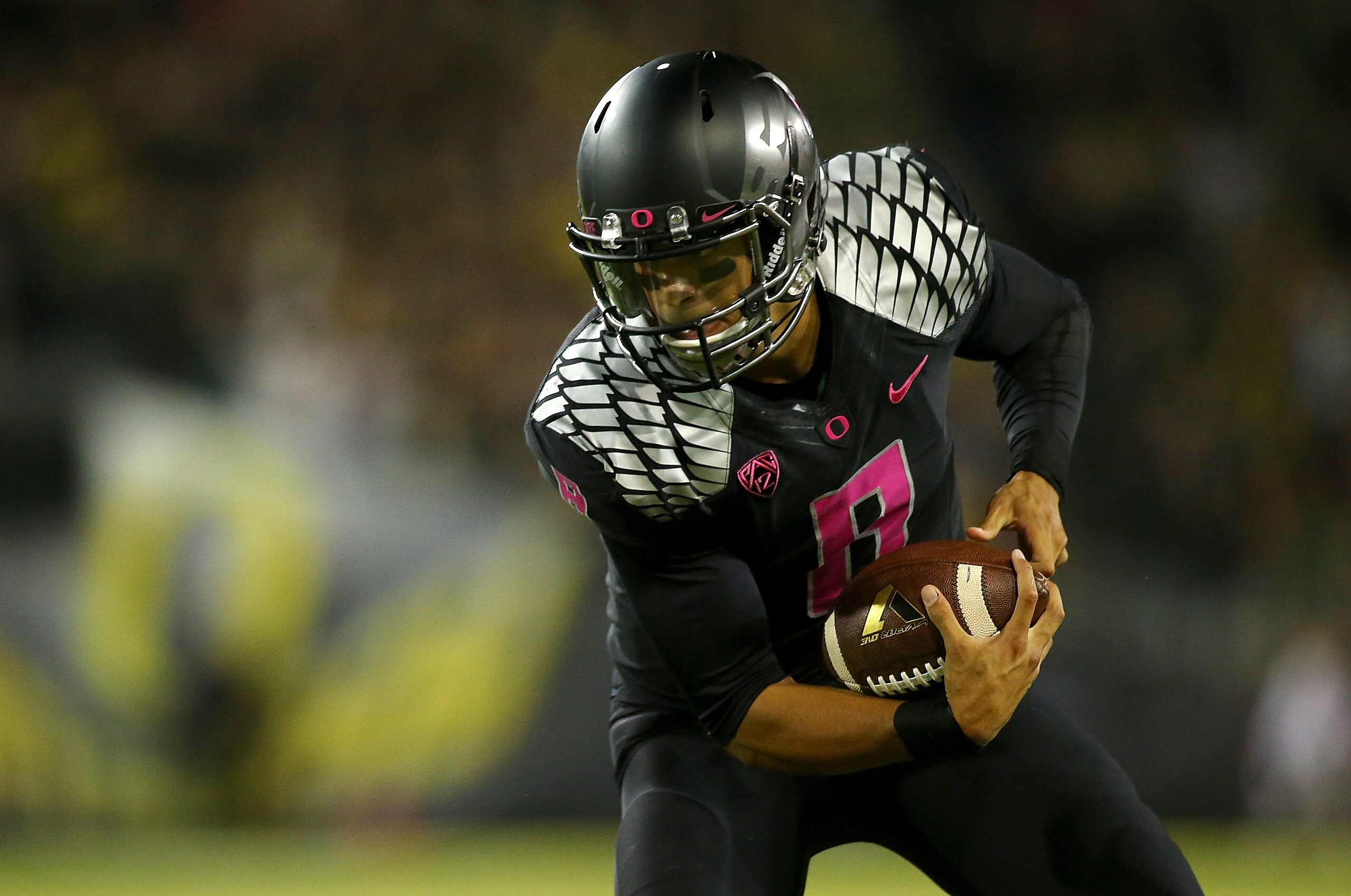 EUGENE, OR - OCTOBER 02: Quarterback Marcus Mariota #8 of the Oregon Ducks catches a pass for a touchdown during the game against the Arizona Wildcats at Autzen Stadium on October 2, 2014 in Eugene, Oregon. (Photo by Jonathan Ferrey/Getty Images) EUGENE, OR - OCTOBER 02: Quarterback Marcus Mariota #8 of the Oregon Ducks catches a pass for a touchdown during the game against the Arizona Wildcats at Autzen Stadium on October 2, 2014 in Eugene, Oregon. (Photo by Jonathan Ferrey/Getty Images)