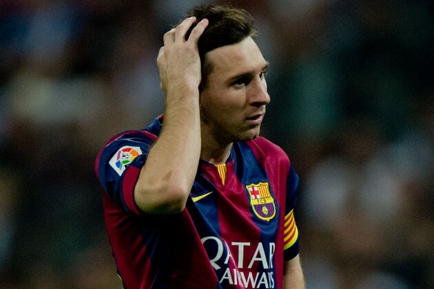 MADRID, SPAIN - OCTOBER 25: Lionel Messi of FC Barcelona reacts defeated during the La Liga match between Real Madrid CF and FC Barcelona at Estadio Santiago Bernabeu on October 25, 2014 in Madrid, Spain.  (Photo by Gonzalo Arroyo Moreno/Getty Images)