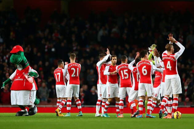 LONDON, ENGLAND - DECEMBER 03:  Arsenal players applaud the fans as they walk out with the club mascot for the Barclays Premier League match between Arsenal and Southampton at Emirates Stadium on December 3, 2014 in London, England.  (Photo by Michael Steele/Getty Images)