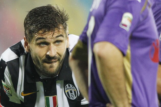 Juventus' Fernando Llorente concentrates during a Serie A soccer match at the Artemio Franchi stadium in Florence, Italy , Friday Dec. 5  2014. (AP Photo/Fabrizio Giovannozzi)