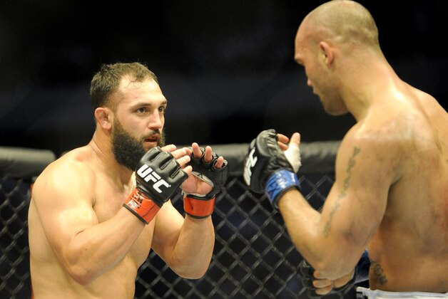 Johny Hendricks, left, and Robbie Lawler square off during a UFC 171 mixed martial arts welterweight title bout, Saturday, March 15, 2014, in Dallas. Hendricks won by decision. (AP Photo/Matt Strasen)