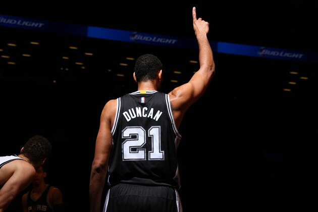 BROOKLYN, NY - DECEMBER 3:  Tim Duncan #21 of the San Antonio Spurs calls a play against the Brooklyn Nets on December 3, 2014 at Barclays Center in Brooklyn, NY. NOTE TO USER: User expressly acknowledges and agrees that, by downloading and or using this photograph, User is consenting to the terms and conditions of the Getty Images License Agreement. Mandatory Copyright Notice: Copyright 2014 NBAE (Photo by Nathaniel S. Butler/NBAE via Getty Images)