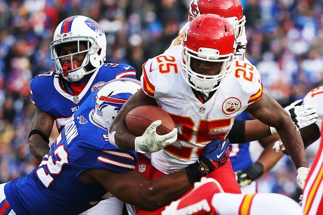 ORCHARD PARK, NY - NOVEMBER 09:   Jamaal Charles #25 of the Kansas City Chiefs breaks a tackle by Preston Brown #52 of the Buffalo Bills and scores a touchdown during the second half at Ralph Wilson Stadium on November 9, 2014 in Orchard Park, New York.  (Photo by Tom Szczerbowski/Getty Images)