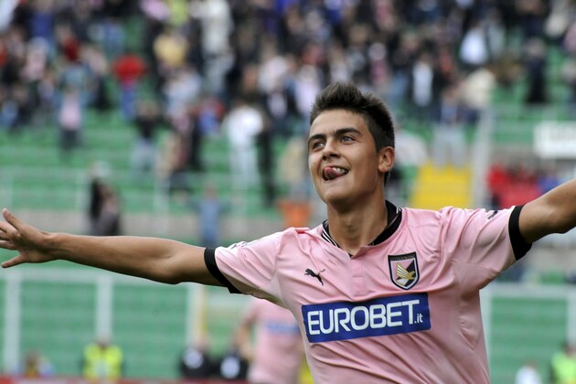 Palermo's Paulo Dybala, of Argentina, celebrates after scoring during the Serie A soccer match between Palermo and Sampdoria, in Palermo, Italy, Sunday, Nov. 11,  2012. Palermo won 2 - 0 and Dybala scored both goals. (AP Photo/Alessandro Fucarini)