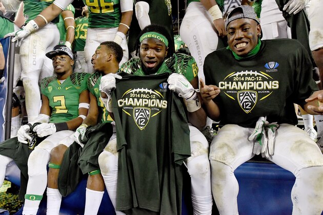 SANTA CLARA, CA - DECEMBER 05: Oregon Ducks players celebrates winning the Pac-12 Championship game over the Arizona Wildcats at Levi's Stadium on December 5, 2014 in Santa Clara, California. The Ducks defeated the Wildcats 51-13. (Photo by Thearon W. Henderson/Getty Images) SANTA CLARA, CA - DECEMBER 05: Oregon Ducks players celebrates winning the Pac-12 Championship game over the Arizona Wildcats at Levi's Stadium on December 5, 2014 in Santa Clara, California. The Ducks defeated the Wildcats 51-13. (Photo by Thearon W. Henderson/Getty Images)