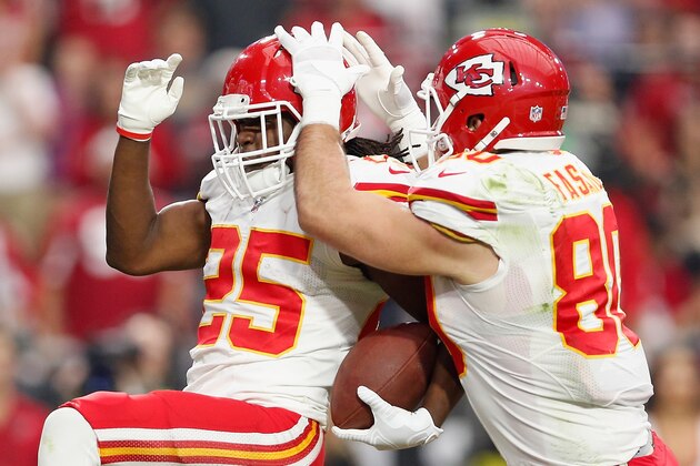 GLENDALE, AZ - DECEMBER 07: Tight end Anthony Fasano #80 of the Kansas City Chiefs celebrates a touchdown with running back Jamaal Charles #25 during the second quarter of the NFL game against the Arizona Cardinals at the University of Phoenix Stadium on December 7, 2014 in Glendale, Arizona.  (Photo by Christian Petersen/Getty Images)