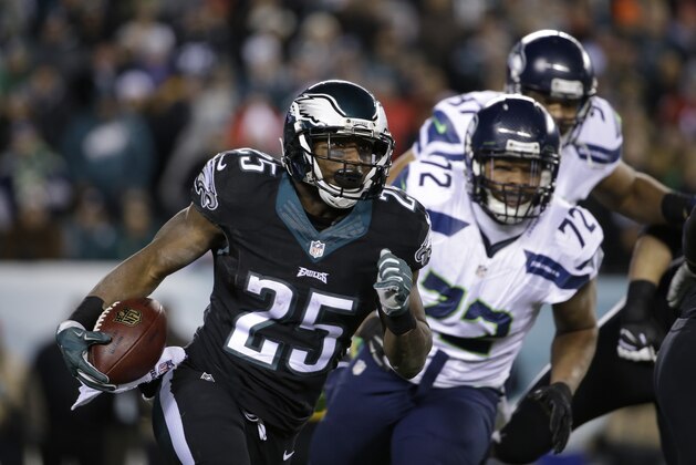 Philadelphia Eagles' LeSean McCoy rushes during the first half of an NFL football game against the Seattle Seahawks, Sunday, Dec. 7, 2014, in Philadelphia. (AP Photo/Matt Rourke)