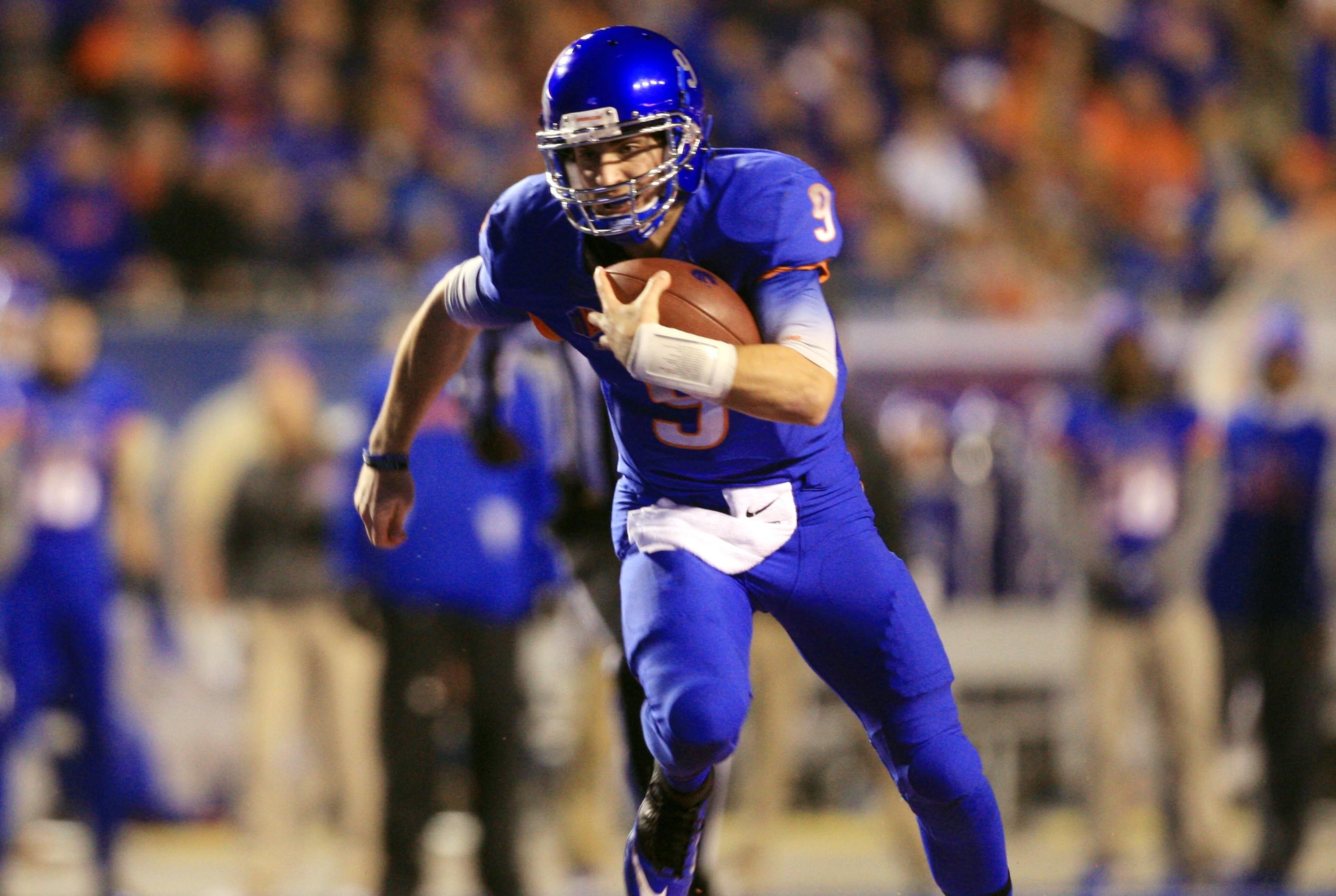 Dec 6, 2014; Boise, ID, USA; Boise State Broncos quarterback Grant Hedrick (9) on a quarterback draw during the first half verses the Fresno State Bulldogs at Albertsons Stadium. Mandatory Credit: Brian Losness-USA TODAY Sports