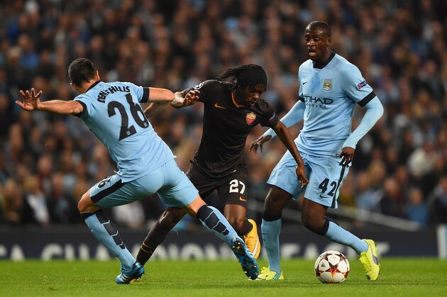 MANCHESTER, ENGLAND - SEPTEMBER 30:  Gervinho of AS Roma beats Martin Demichelis of Manchester City during the UEFA Champions League Group E match between Manchester City FC and AS Roma on September 30, 2014 in Manchester, United Kingdom.  (Photo by Laurence Griffiths/Getty Images)
