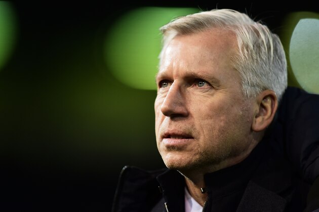 BURNLEY, ENGLAND - DECEMBER 02:  Alan Pardew the manager of Newcastle United looks on during the Barclays Premier League match between Burnley and Newcastle United at Turf Moor on December 2, 2014 in Burnley, England.  (Photo by Jamie McDonald/Getty Images)