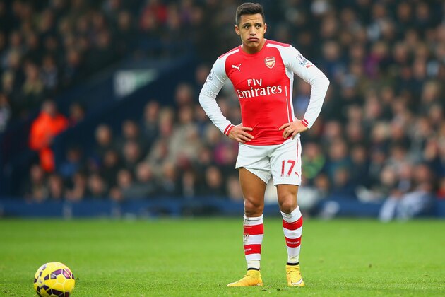 WEST BROMWICH, ENGLAND - NOVEMBER 29: Alexis Sanchez of Arsenal prepares to take a free kick during the Barclays Premier League match between West Bromwich Albion and Arsenal at The Hawthorns on November 29, 2014 in West Bromwich, England  (Photo by Mark Thompson/Getty Images)