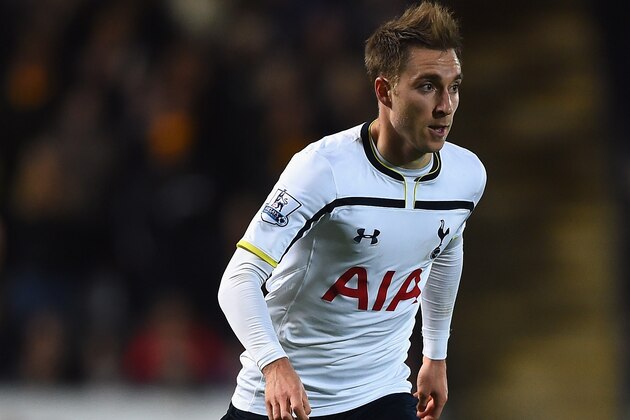 HULL, ENGLAND - NOVEMBER 23: Christian Eriksen of Tottenham Hotspur in action during the Barclays Premier League match between Hull City and Tottenham Hotspur at KC Stadium on November 23, 2014 in Hull, England.  (Photo by Laurence Griffiths/Getty Images)