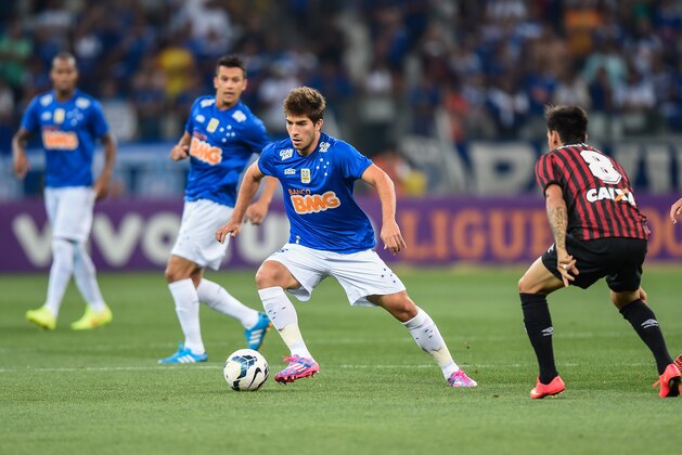 BELO HORIZONTE, BRAZIL - SEPTEMBER 17: Lucas Silva #16 of Cruzeiro and Joao Paulo #8 of Atletico PR battle for the ball during a match between Cruzeiro and Atletico PR as part of Brasileirao Series A 2014 at Mineirao stadium on September 17, 2014 in Belo Horizonte, Brazil. (Photo by Pedro Vilela/Getty Images)