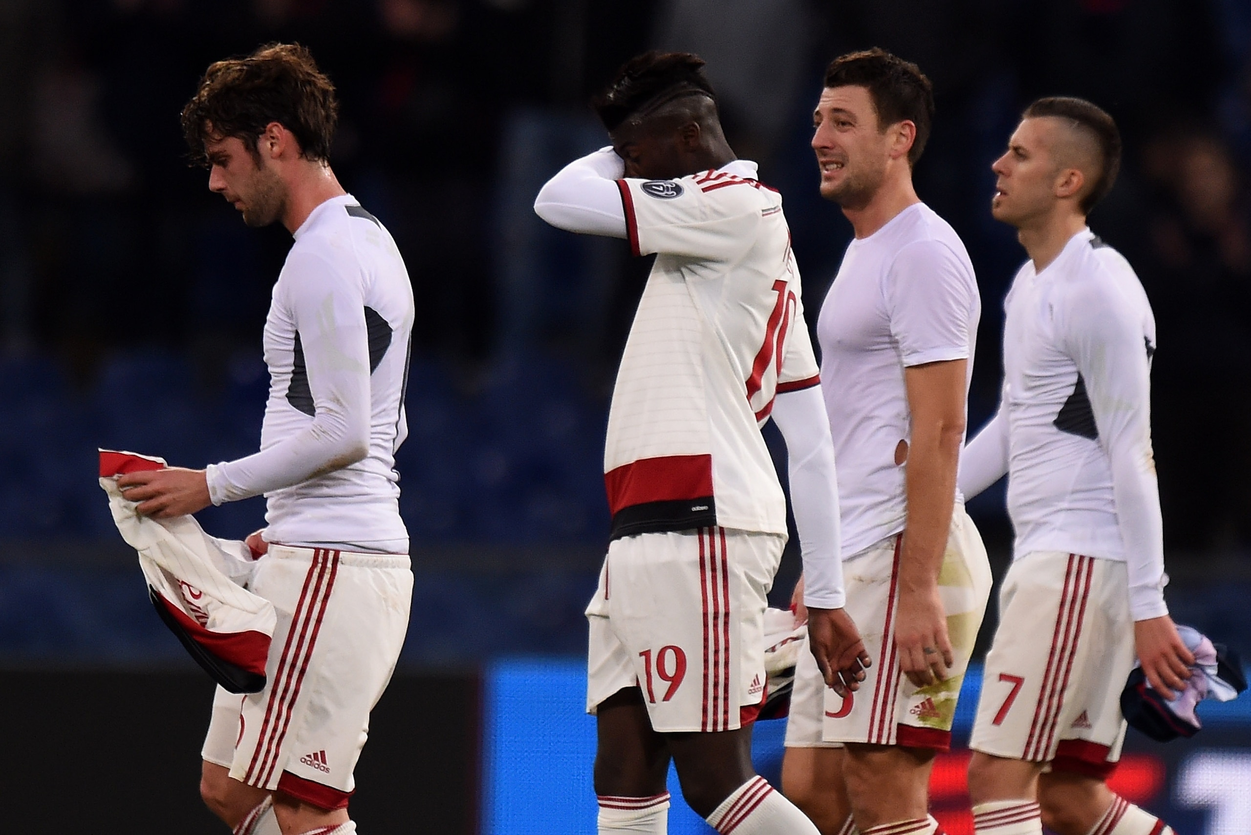 GENOA, ITALY - DECEMBER 07:  Players of Milan shoe their dejection after losing  the Serie A match between Genoa CFC and AC Milan at Stadio Luigi Ferraris on December 7, 2014 in Genoa, Italy.  (Photo by Tullio M. Puglia/Getty Images)