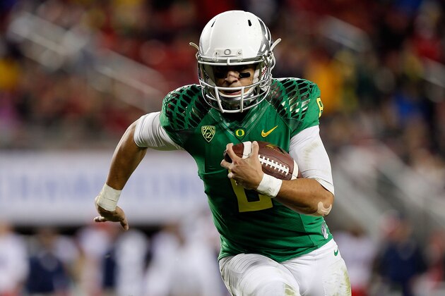 SANTA CLARA, CA - DECEMBER 05: Marcus Mariota #8 of the Oregon Ducks scrambles in the first half against the Arizona Wildcats during the PAC-12 Championships at Levi's Stadium on December 5, 2014 in Santa Clara, California. (Photo by Brian Bahr/Getty Images)