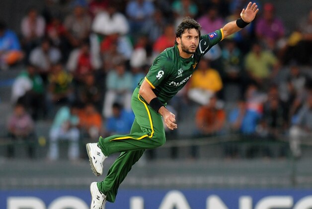 COLOMBO, SRI LANKA - OCTOBER 02:  Shahid Afridi of Paksitan bowls during the  ICC World Twenty20 2012 Super Eights Group 2 match between Australia and Pakistan at R. Premadasa Stadium on October 2, 2012 in Colombo, Sri Lanka.  (Photo by Pal Pillai/Getty Images)