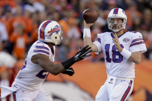 Buffalo Bills quarterback Kyle Orton, right, throws to running back Fred Jackson during the first half in an NFL football game against the Denver Broncos Sunday, Dec. 7, 2014, in Denver. (AP Photo/Joe Mahoney)