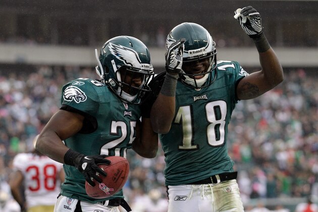 PHILADELPHIA, PA - OCTOBER 02:  LeSean McCoy #25 of the Philadelphia Eagles celebrates scoring a touchdown with teammate  Jeremy Maclin #18 against the San Francisco 49ers during the first half at Lincoln Financial Field on October 2, 2011 in Philadelphia, Pennsylvania.  (Photo by Rob Carr/Getty Images)
