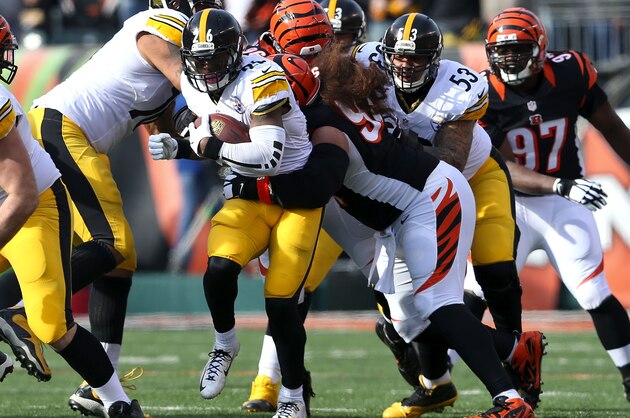 CINCINNATI, OH - DECEMBER 7:  Domata Peko #94 of the Cincinnati Bengals tackles Le'Veon Bell #26 of the Pittsburgh Steelers during the first quarter at Paul Brown Stadium on December 7, 2014 in Cincinnati, Ohio. (Photo by Andy Lyons/Getty Images)