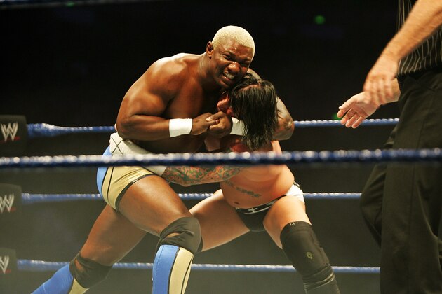 SYDNEY, AUSTRALIA - JUNE 15:  Shelton Benjamin puts CM Punk into a headlock during WWE Smackdown at Acer Arena on June 15, 2008 in Sydney, Australia.  (Photo by Gaye Gerard/Getty Images)