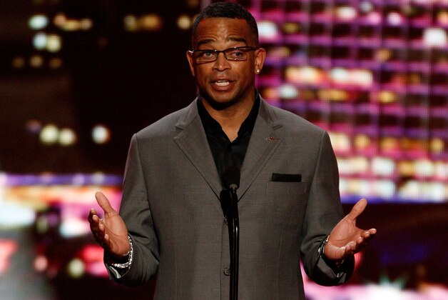 LOS ANGELES, CA - JULY 15:  ESPN reporter Stuart Scott speaks onstage during the 2009 ESPY Awards held at Nokia Theatre LA Live on July 15, 2009 in Los Angeles, California. The 17th annual ESPYs will air on Sunday, July 19 at 9PM ET on ESPN.  (Photo by Kevin Winter/Getty Images)
