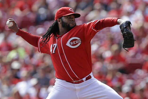 Cincinnati Reds starting pitcher Johnny Cueto throws against the Pittsburgh Pirates in the firstinning of a baseball game, Sunday, Sept. 28, 2014, in Cincinnati. (AP Photo/Al Behrman)