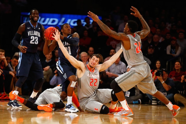 NEW YORK, NY - DECEMBER 09:  Dylan Ennis #31 of the Villanova Wildcats and Maverick Morgan #22 of the Illinois Fighting Illini battle for the ball during their game at the Jimmy V Classic in Madison Square Garden on December 9, 2014 in New York City.  (Photo by Al Bello/Getty Images)