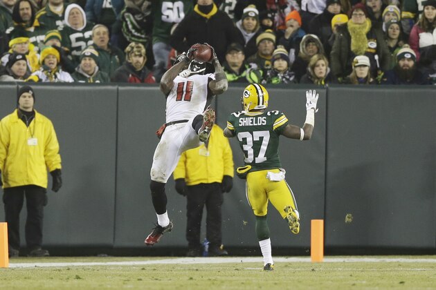 Atlanta Falcons' Julio Jones (11) catches a touchdown pass in front of Green Bay Packers' Sam Shields during the second half of an NFL football game Monday, Dec. 8, 2014, in Green Bay, Wis. (AP Photo/Tom Lynn)