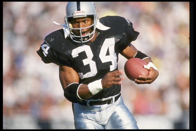 25 Nov 1990: Running back Bo Jackson of the Los Angeles Raiders moves the ball during a game against the Kansas City Chiefs at the Los Angeles Memorial Coliseum in Los Angeles, California. The Chiefs won the game, 27-24.