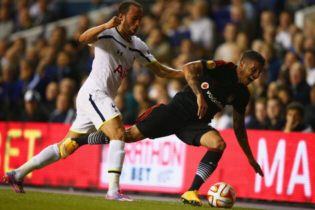 LONDON, ENGLAND - OCTOBER 02:  Andros Townsend of Spurs and Ramon de Moraes Motta of Besiktas battle for the ball during the UEFA Europa League Group C match between Tottenham Hotspur FC and Besiktas JK at White Hart Lane on October 2, 2014 in London, United Kingdom.  (Photo by Ian Walton/Getty Images)