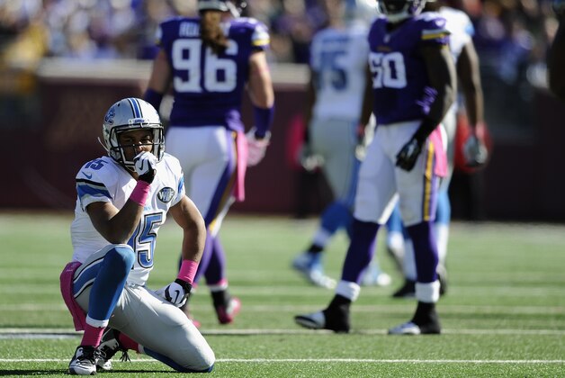 MINNEAPOLIS, MN - OCTOBER 12: Golden Tate #15 of the Detroit Lions reacts to missing a reception during the second quarter of the game against the Minnesota Vikings on October 12, 2014 at TCF Bank Stadium in Minneapolis, Minnesota. (Photo by Hannah Foslien/Getty Images)