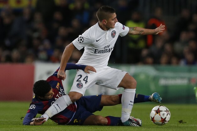 Barcelona's Pedro Rodriguez, left, tries to stop PSG's Marco Verratti during a Group F Champions League soccer match between FC Barcelona and PSG at the Camp Nou stadium in Barcelona, Spain, Wednesday Dec. 10, 2014. (AP Photo/Emilio Morenatti)