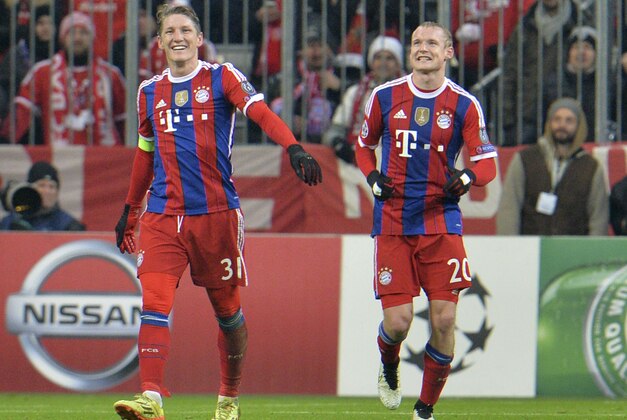 Bayern's Sebastian Rode, right, is congratulated by his teammate Bastian Schweinsteiger after he scored his side's second goal during the Champions League group E soccer match between FC Bayern Munich and CSKA Moscow in Munich, Germany, Wednesday, Dec. 10, 2014. (AP Photo/Kerstin Joensson)