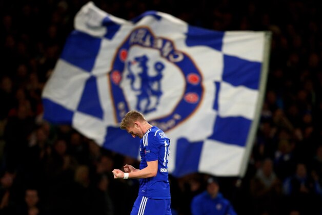 LONDON, ENGLAND - DECEMBER 10:  Andre Schuerrle of Chelsea celebrates after scoring his team's second goal during the UEFA Champions League group G match between Chelsea and Sporting Clube de Portugal at Stamford Bridge on December 10, 2014 in London, United Kingdom.  (Photo by Clive Mason/Getty Images)
