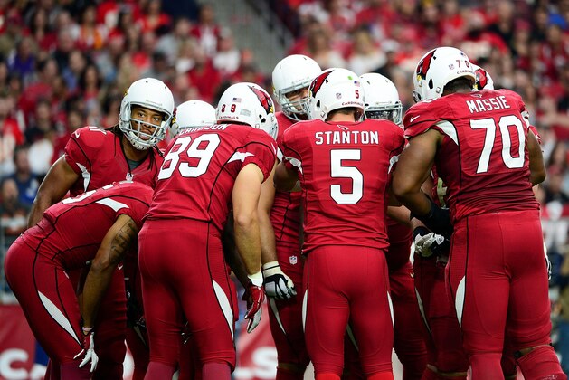 GLENDALE, AZ - DECEMBER 07:  Quarterback Drew Stanton