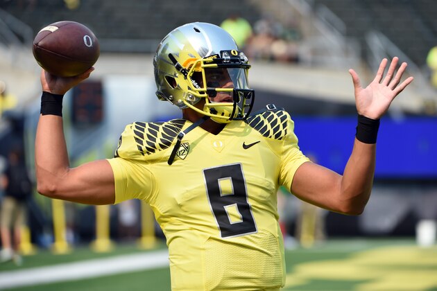 EUGENE, OR -SEPTEMBER 06: Quarterback Marcus Mariota #8 of the Oregon Ducks warms up before the game against the Michigan State Spartans at Autzen Stadium on September 6, 2014 in Eugene, Oregon. (Photo by Steve Dykes/Getty Images)
