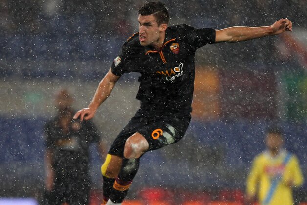 ROME, ITALY - FEBRUARY 05:  Kevin Strootman of AS Roma scores the second team's goal during the TIM Cup match between AS Roma and SSC Napoli at Olimpico Stadium on February 5, 2014 in Rome, Italy.  (Photo by Paolo Bruno/Getty Images)